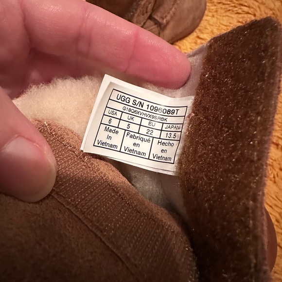UGG Tan Kids Boots - Picture 3 of 6